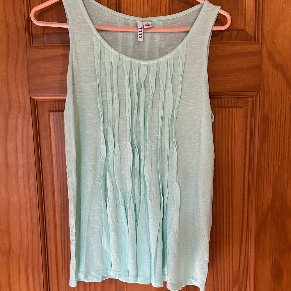 Elle lightweight summer tops. 2 for 1. Identical in pink and green. Like new